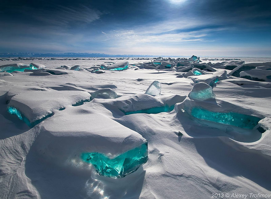 baykal gölü zümrüt turkuaz turquaz renkli buzullar ice lake alien-places-look-like-other-worlds.jpg