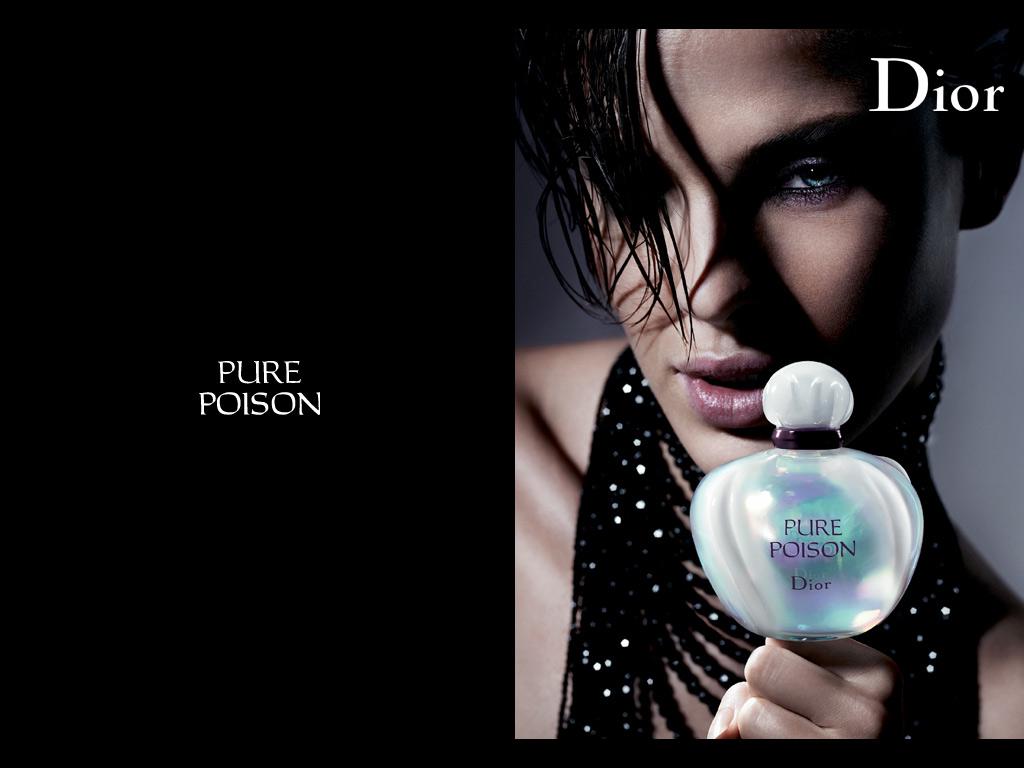 christian-dior-pure-poison-for women manken siyah taşlı gerdanlık afiş.jpg