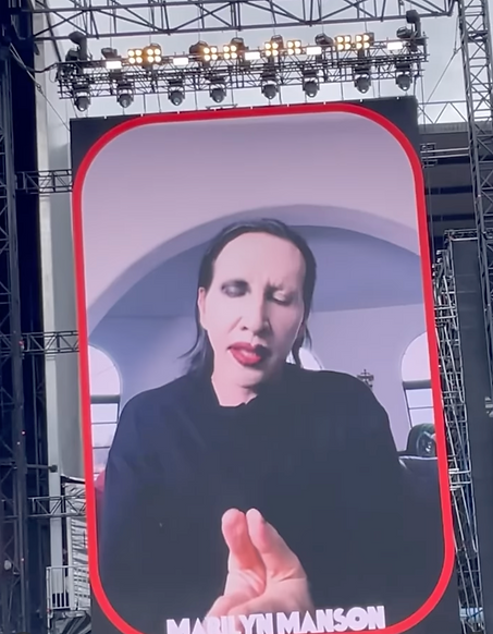 Manson’a yönelik yoğun protestoların ardından Avrupa turnesinin ilk planlanan konserinin iptal edilmesinden sonra  Back to the Beginning'e online bağlantı gerçekleştirildi.  Manson’a yönelik yoğun protestoların ardından Avrupa turnesinin ilk planlanan konserinin iptal edilmesinden sonra  Back to the Beginning'e online bağlantı gerçekleştirildi.